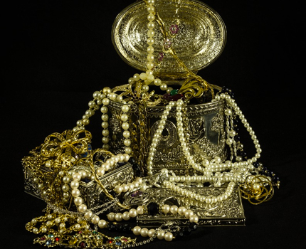 Get Extra Cash This Holiday Season By Selling Your Unwanted Jewelry to Wasserman Jewel Galleries