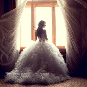 Bride in dramatic ballgown
